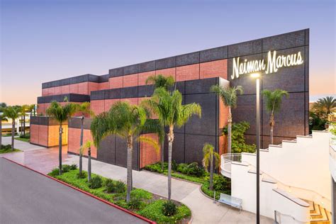 Neiman Marcus san diego hours